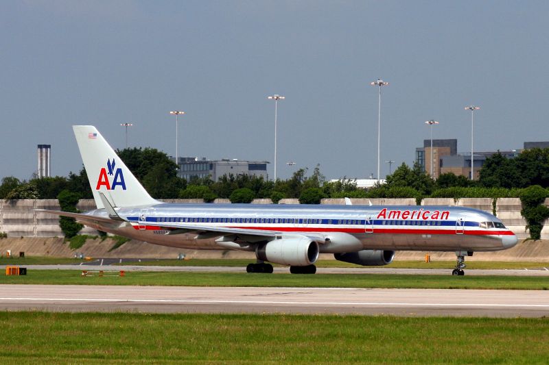 25731/0562 N689AA 25731/0562 N689AA