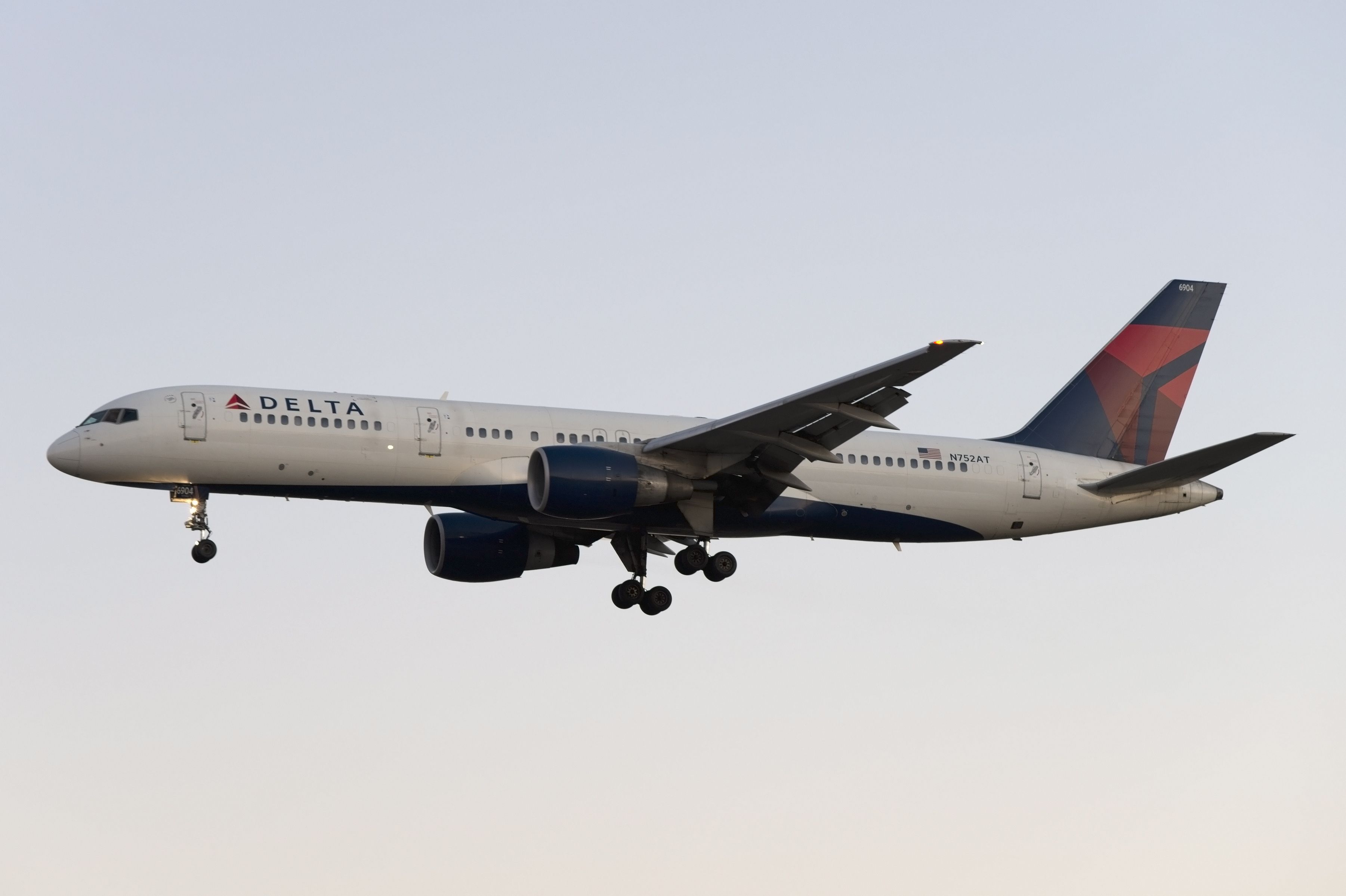 23128/0048 N752AT 23128/0048 N752AT